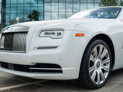 Used 2017 Rolls-Royce Dawn RWD image 38
