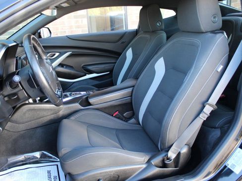 Used 2020 Chevrolet Camaro LT image 11