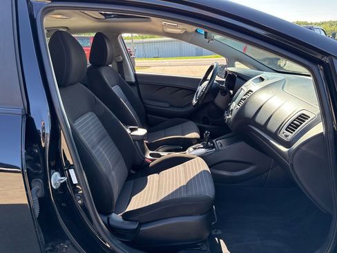 Used 2018 Kia Forte S w/ S Technology Plus Package FWD image 12