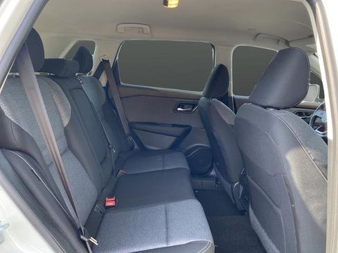 Used 2023 Nissan Rogue SV image 27