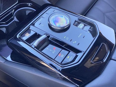 Certified 2025 BMW 530i image 31