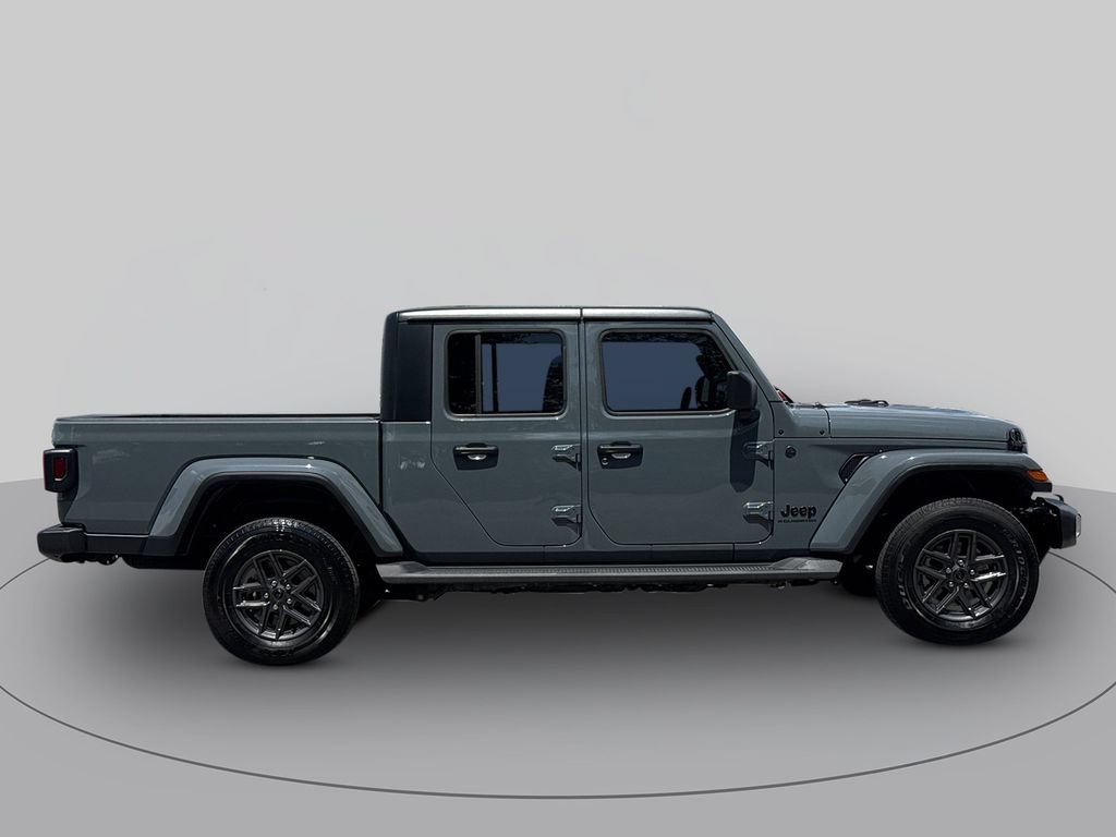 Used 2025 Jeep Gladiator Sport AWD/4WD image 2