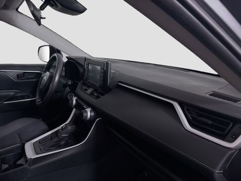 Used 2020 Toyota RAV4 LE image 29