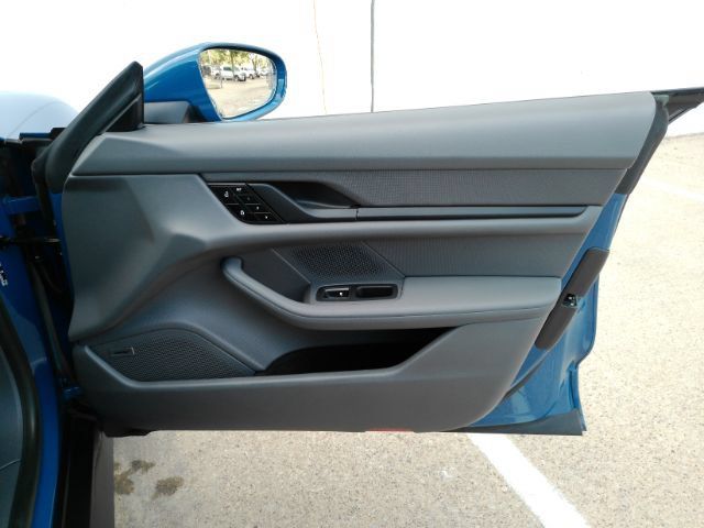 Used 2023 Porsche Taycan RWD image 18