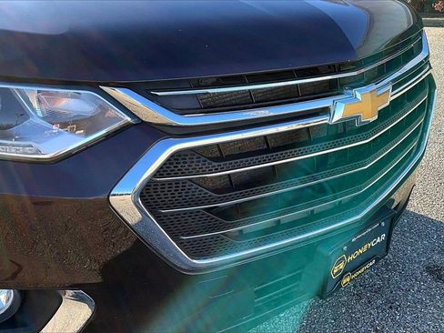 Used 2021 Chevrolet Traverse LT image 32