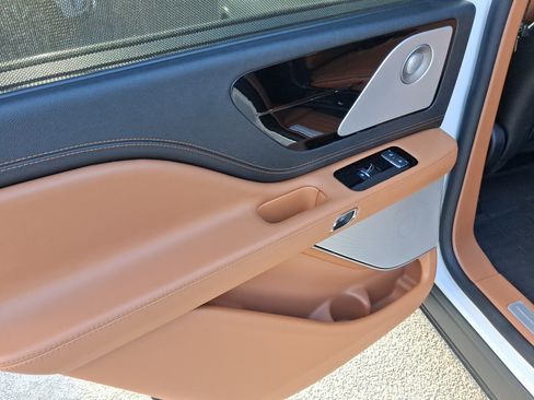Certified 2023 Lincoln Aviator Black Label w/ Class IV Trailer Tow Package AWD/4WD image 9