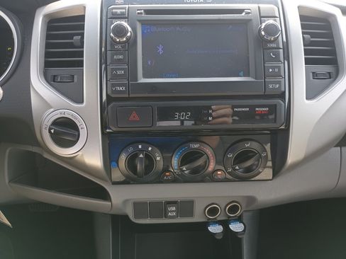 Used 2013 Toyota Tacoma 4x4 Double Cab w/ SR5 Pkg image 18