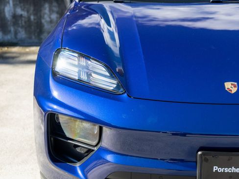 Certified 2025 Porsche Macan 4 Electric image 14