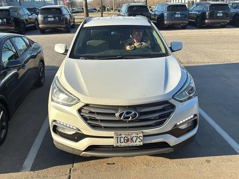 Used 2017 Hyundai Santa Fe Sport image 5