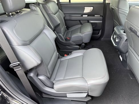 New 2025 Ford Expedition Active image 40