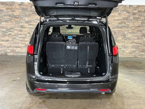 Used 2018 Chrysler Pacifica Touring Plus w/ S Appearance Package FWD image 7