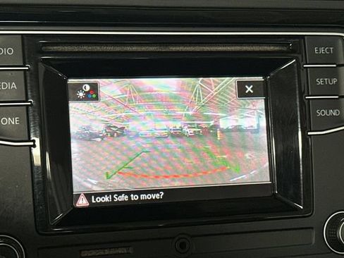 Used 2018 Volkswagen Beetle 2.0T S FWD image 22