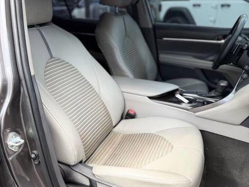 Used 2021 Toyota Camry SE w/ Convenience Package image 21