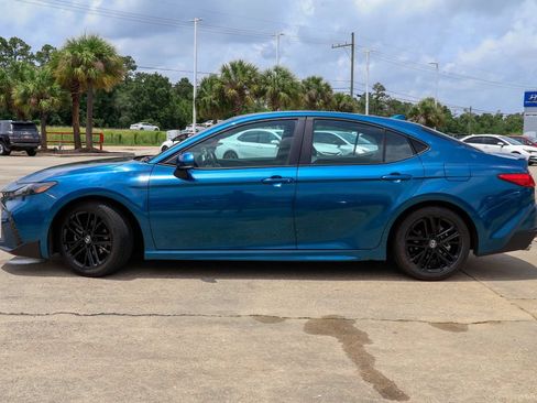 Used 2025 Toyota Camry SE FWD image 25
