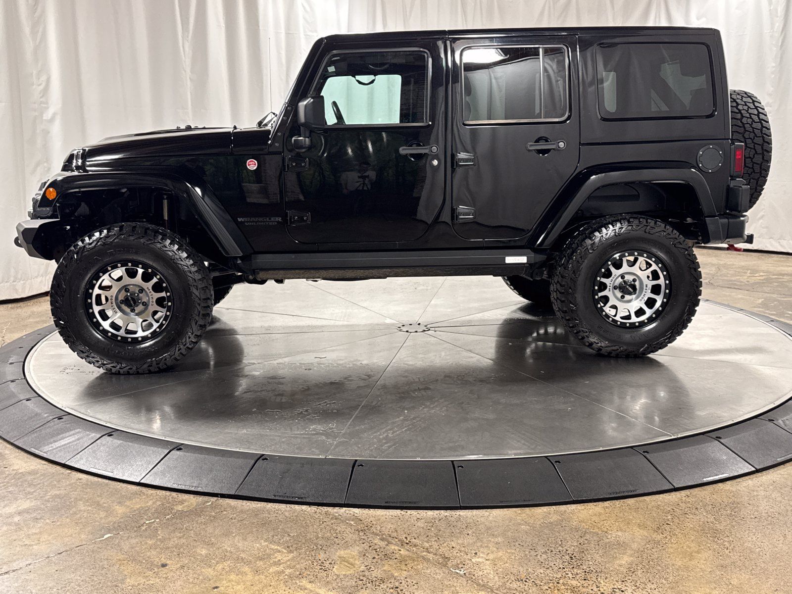 Used 2017 Jeep Wrangler Unlimited Rubicon AWD/4WD image 8