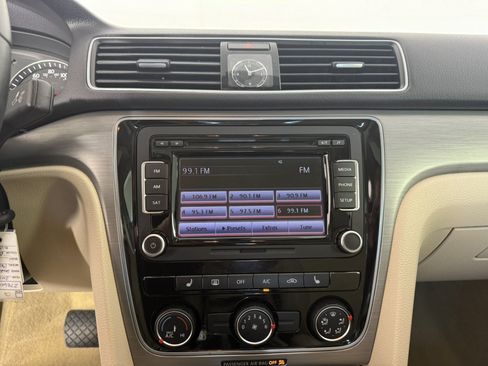 Used 2014 Volkswagen Passat 2.5 SE FWD image 20