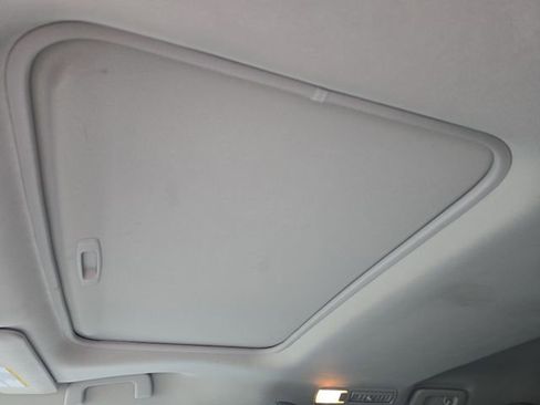 Used 2022 Toyota Sienna XLE FWD image 24