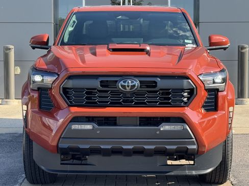 Used 2025 Toyota Tacoma TRD Sport w/ TRD Sport Premium Package AWD/4WD image 8