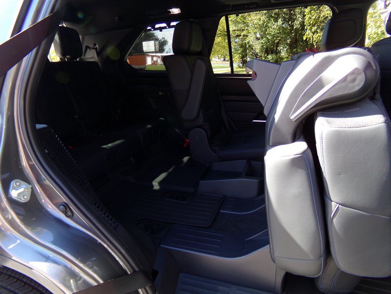 Used 2024 Toyota Sequoia Platinum w/ TRD Off-Road Package AWD/4WD image 32