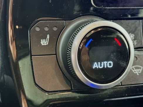 Used 2023 Toyota Highlander XLE AWD/4WD image 17