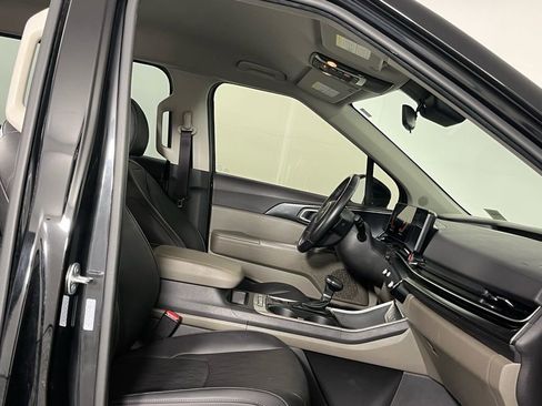 Used 2025 Kia Carnival image 34