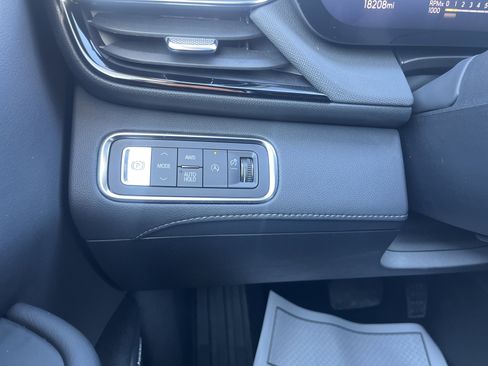 Used 2025 Buick Enclave Preferred image 25