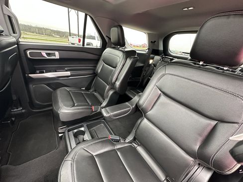 Used 2020 Ford Explorer XLT w/ Equipment Group 202A AWD/4WD image 23