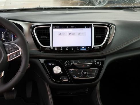 New 2026 Chrysler Pacifica Pinnacle image 15