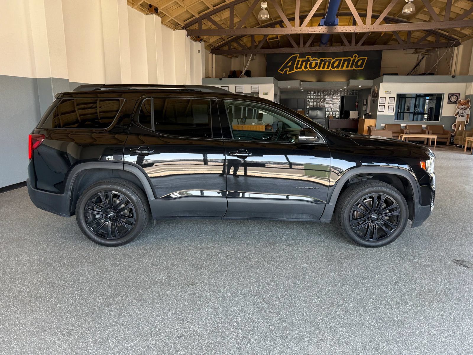 Used 2022 GMC Acadia SLE w/ Driver Convenience Package FWD image 8