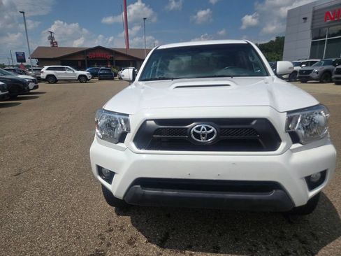 Used 2015 Toyota Tacoma 4x4 Double Cab w/ TRD Sport Package image 3