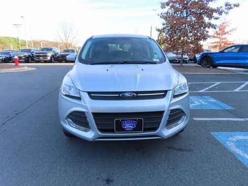 Used 2016 Ford Escape SE image 2