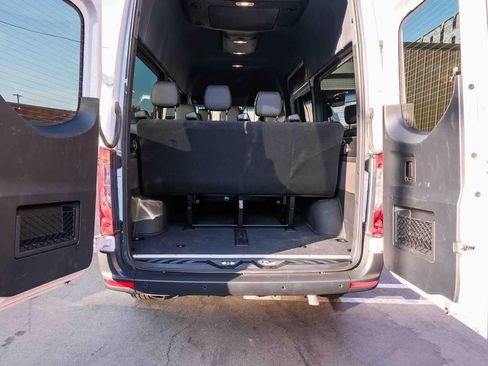 Used 2024 Mercedes-Benz Sprinter 2500 image 33