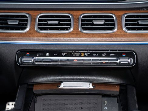 Certified 2025 Mercedes-Benz GLS 450 4MATIC image 21