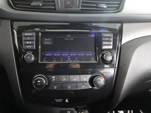 Used 2020 Nissan Rogue Sport S image 39