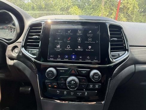 Used 2019 Jeep Grand Cherokee Altitude RWD image 16