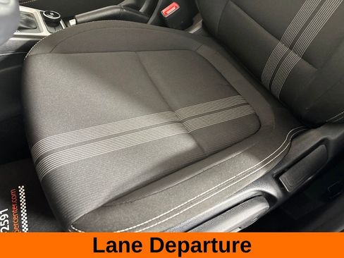 Used 2025 Hyundai Venue SEL FWD image 13