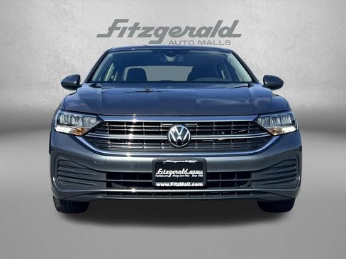 Used 2024 Volkswagen Jetta SE image 5