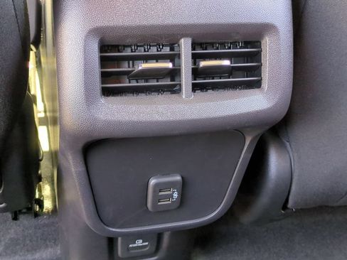 Used 2024 Chevrolet Equinox LT FWD image 21
