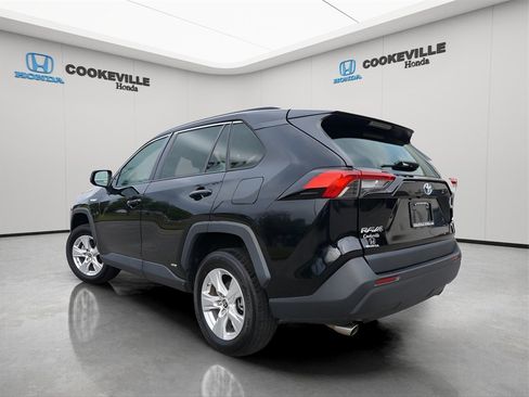 Used 2021 Toyota RAV4 LE image 7