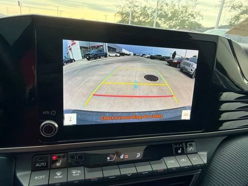 Used 2025 Toyota Camry SE w/ Convenience Package FWD image 6
