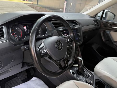 Used 2019 Volkswagen Tiguan SE w/ Panoramic Sunroof Package AWD/4WD image 25