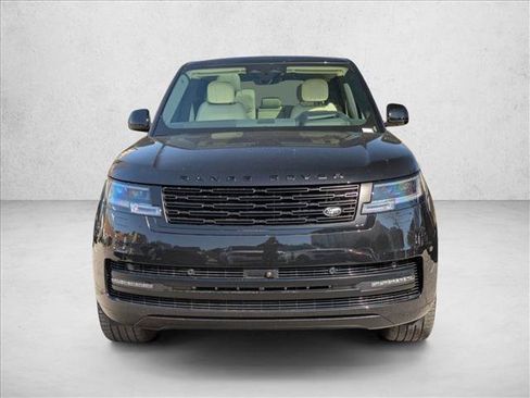 Used 2024 Land Rover Range Rover Long Wheelbase SE image 2