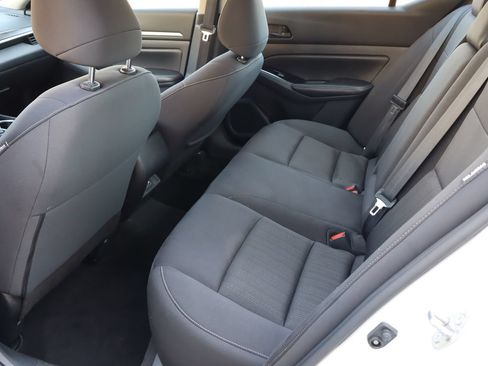 Used 2023 Nissan Altima 2.5 SV FWD image 5