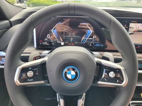 New 2026 BMW 750e xDrive w/ Executive Package image 25