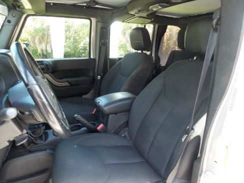 Used 2016 Jeep Wrangler Unlimited Sport w/ Connectivity Group AWD/4WD image 4