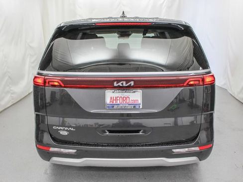 Used 2024 Kia Carnival LX FWD image 8