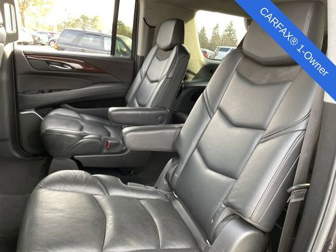 Used 2018 Cadillac Escalade ESV Luxury image 25