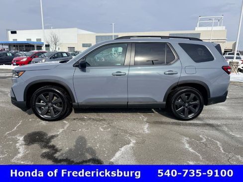 Used 2025 Honda Pilot Sport image 3