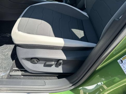 New 2026 Volkswagen Taos SE FWD image 14