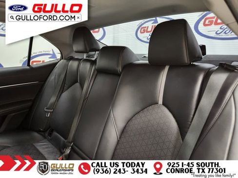 Used 2018 Toyota Camry XSE image 13